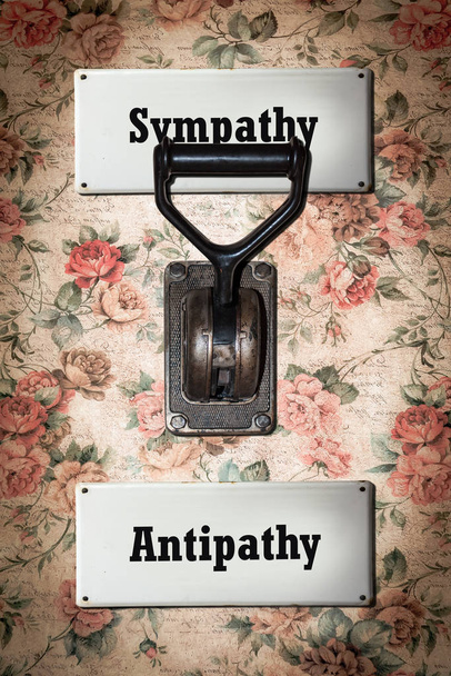 Sinal de rua para simpatia versus antipatia
 - Foto, Imagem