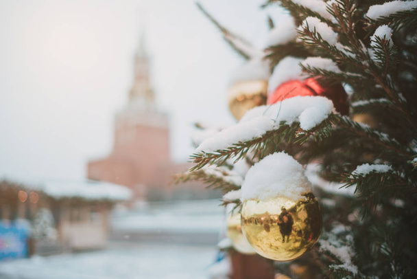 Moscú frío y nevado en decoraciones navideñas
. - Foto, imagen