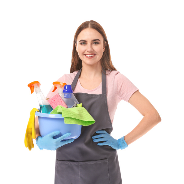 Nainen talonmies siivoustarvikkeet valkoisella taustalla
 - Valokuva, kuva