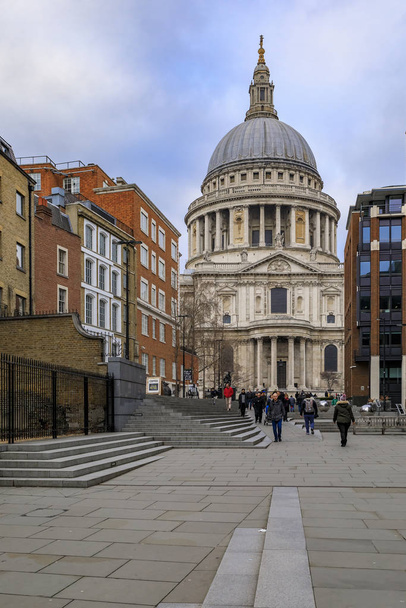 View of the famous St. Paul's Cathedral in city center on a cloudy day in London, England - Zdjęcie, obraz