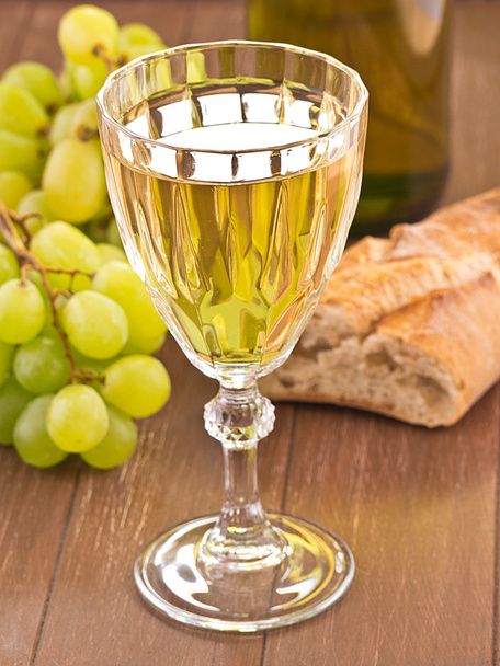 白ワインのグラス - 写真・画像