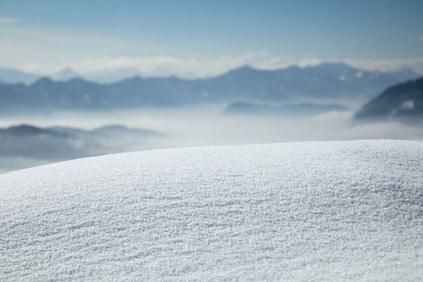 Landschaftshintergrund, Berge und Winterraum für Ihren Text  - Foto, Bild