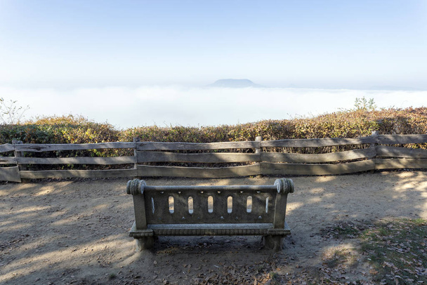 Вид на туманний Балатон з Форнода - Фото, зображення