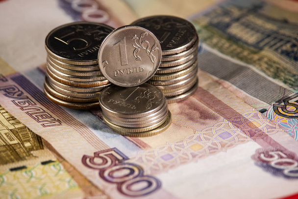 Malé rublové mince a papírové bankovky. - Fotografie, Obrázek