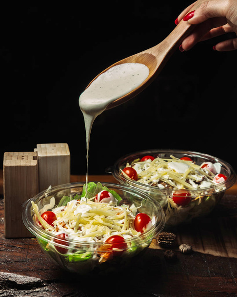 caesar salad seasoned with garlic sauce - Фото, изображение