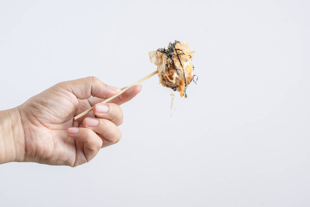Hand holding Takoyaki, a flour ball  filled with octopus, Japane - Foto, afbeelding