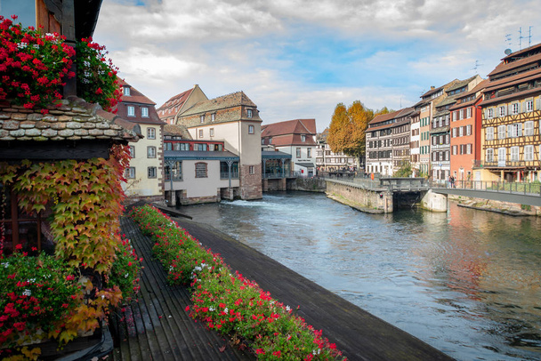 Vista típica de Le Petite France Strasbourg
 - Foto, Imagem