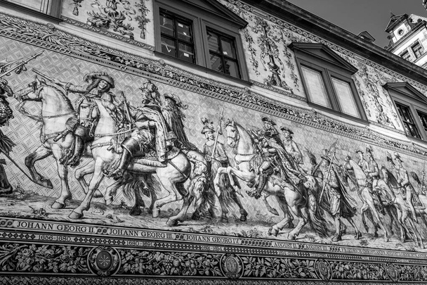 Dresden, Niemcy. Procesja książąt Saksonii. Czarne i białe - Zdjęcie, obraz