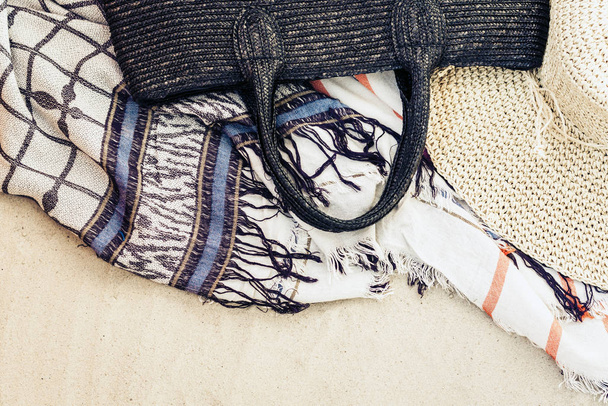 Vintage summer wicker straw beach bag, hat and cover-up beachwea - 写真・画像
