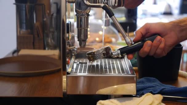 Barista Washing Coffee Press Tamper In Coffee Machine - Materiaali, video