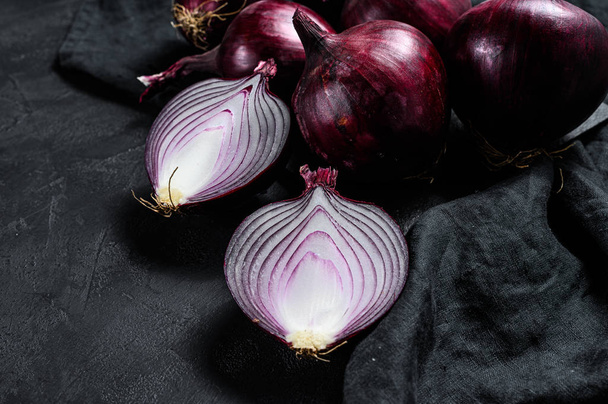 Red onion, onion halves. Farm eco vegetables. Black background. Top view. - Foto, Imagen