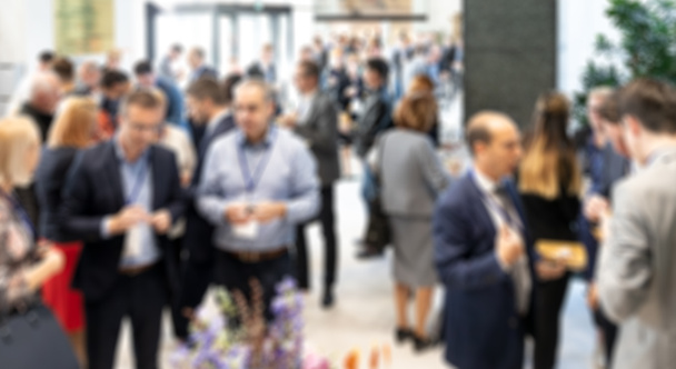Abstrato foto azulada de pessoas de negócios socializando durante pausa para almoço banquete em reunião de negócios, conferência ou evento - Foto, Imagem