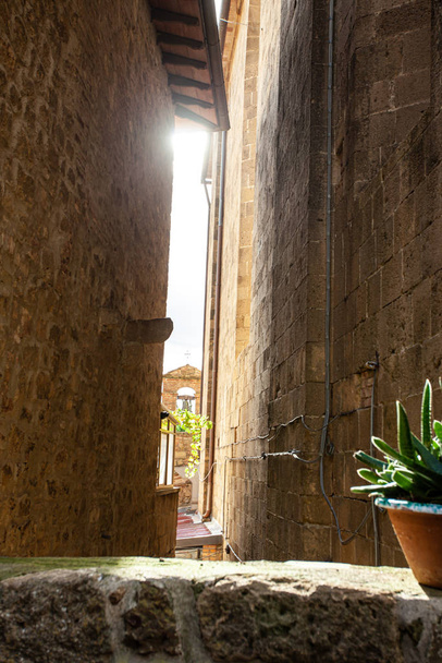 Aldeia medieval toscana Monticchiello Toscana Itália
 - Foto, Imagem