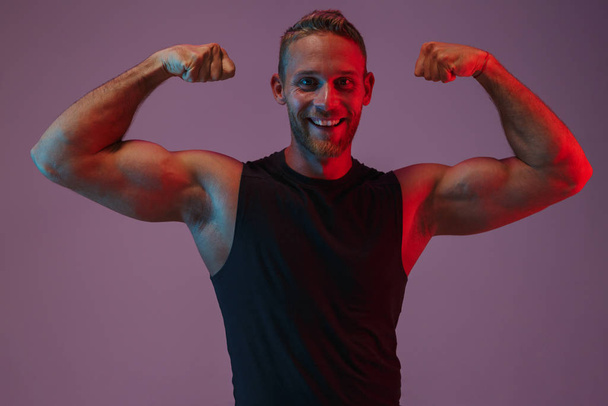 Portrait of a handsome fit muscular sportsman - Foto, Imagem