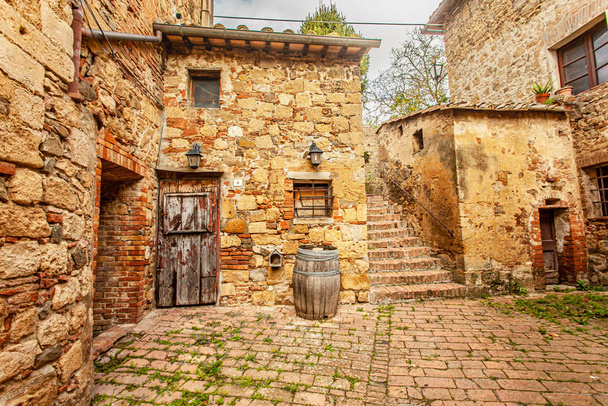toskanisches mittelalterliches Dorf monticchiello toskana italien  - Foto, Bild