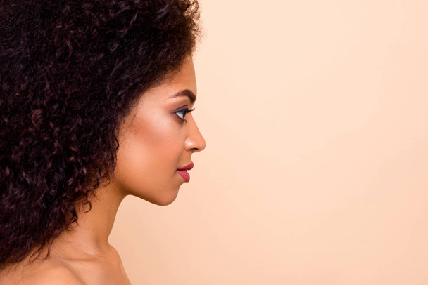 Cropped close up side profile photo beautiful she her dark skin model lady fluffy hairdo visit salon spa procedure wait specialist look empty space wear nothing isolated pastel beige background - Foto, Imagen