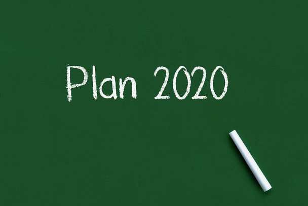 Plan 2020 napisany na tablicy - Zdjęcie, obraz