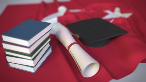 Ballagási sapka, könyvek és oklevél a török zászlóról. Felsőoktatás Törökországban kapcsolódó koncepcionális 3D-s animáció - Felvétel, videó