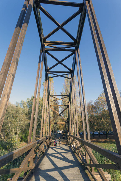 Деревянный мост на остров Каньявар
 - Фото, изображение