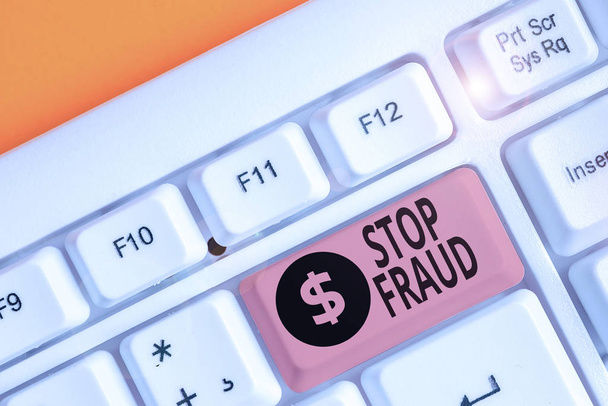 Text s nápisem Stop Fraud. Konceptuální foto kampaň rady ukazující, že je třeba dávat pozor na své peněžní transakce. - Fotografie, Obrázek