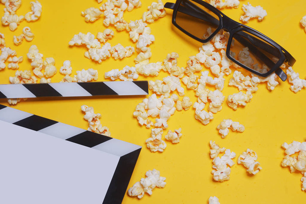 Cinema session, film, movie clapperboard, popcorn, 3D glasses. V - Photo, Image