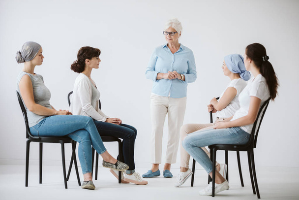 Therapist and patients - Photo, Image