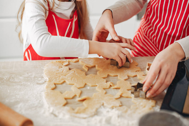 Family cook the dough for cookies - Valokuva, kuva