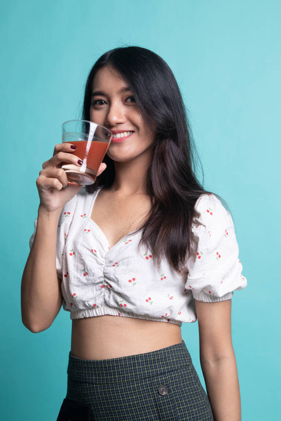 Young Asian woman drink tomato juice. - Fotografie, Obrázek