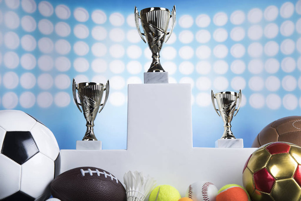 Подиум для спортивных наград, оборудования и мячей - Фото, изображение