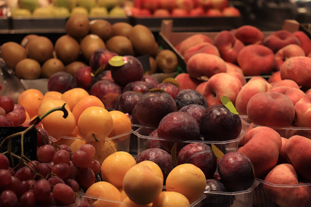 Fruit at a Spanish market - Foto, afbeelding
