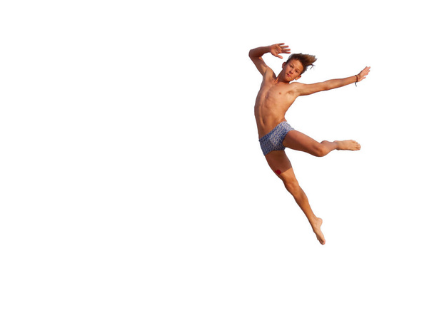 atletico adolescente saltando su uno sfondo bianco
 - Foto, immagini