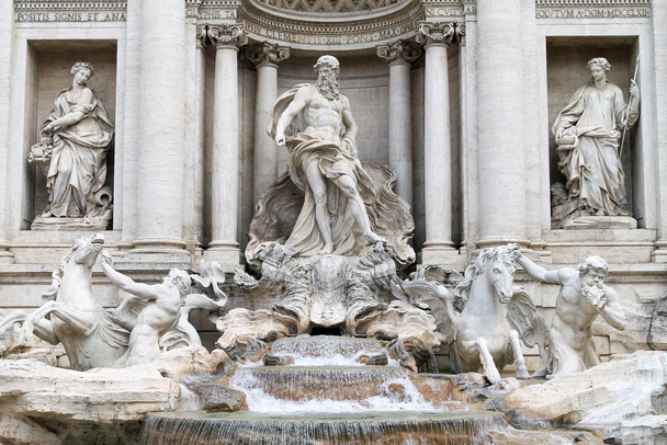 Fontana di trevi in rome italy shot in bright summer day - Фото, изображение