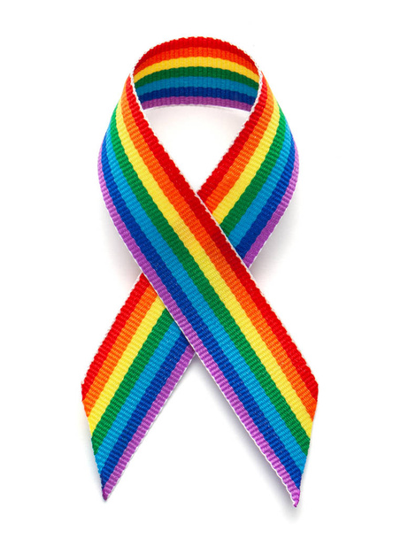Cinta arco iris LGBT símbolo de la cinta de orgullo. Basta de homofobia. Aislado sobre un fondo blanco - Foto, imagen