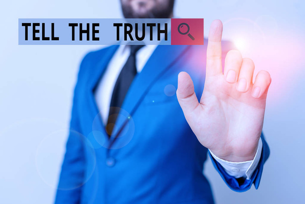 Znak tekstowy mówiący "Powiedz prawdę". Conceptual photo Wyznaj jakiś dowód, że ktoś chce ukrywa Biznesmena ze wskazującym palcem przed nim. - Zdjęcie, obraz