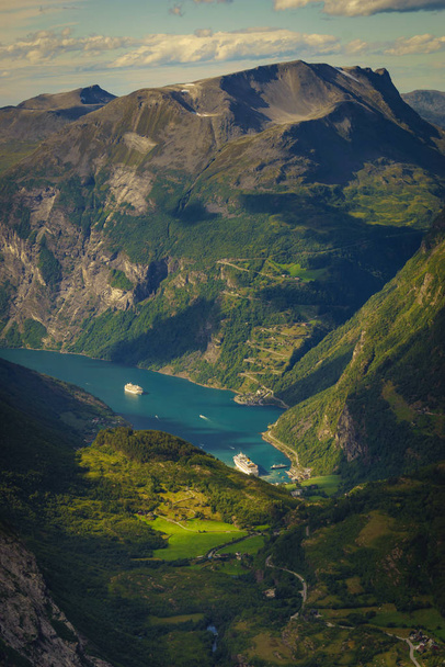 Fjordgeiranger vom dalsnibba-Aussichtspunkt, Norwegen - Foto, Bild