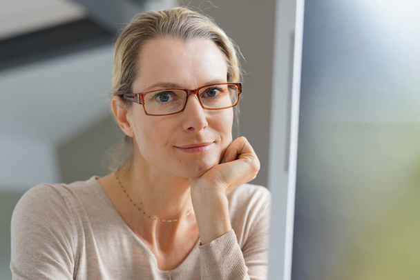 young woman with glasses in an office - Foto, Imagem