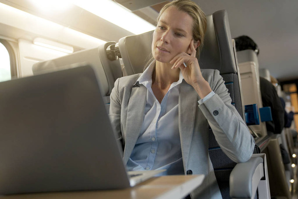 businesswoman working on a train in business class - Foto, Imagem