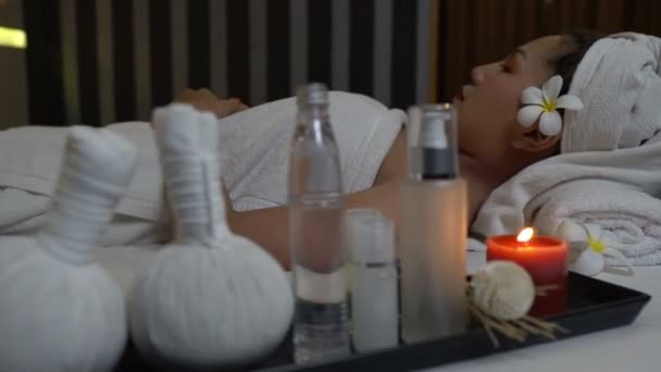 Asian beautiful woman relaxing in spa salon  - Séquence, vidéo
