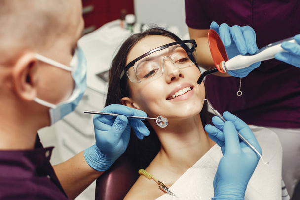 Beautiful girl in a dentist - Foto, Imagen