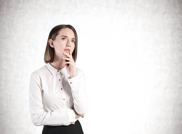 Worried young businesswoman portrait, mock up - Фото, изображение