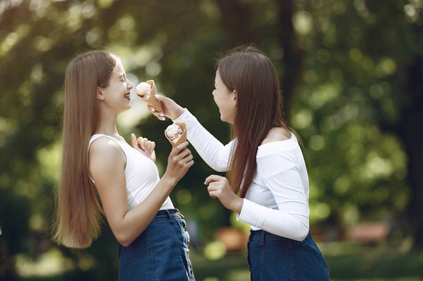 Two elegant and stylish girls in a spring park - Fotografie, Obrázek