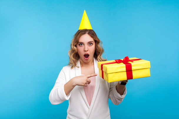 Portrait of surprised beautiful woman with birthday party cone o - Foto, Bild