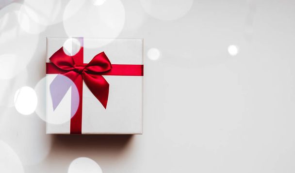 White gift box with red ribbon bow - Fotoğraf, Görsel