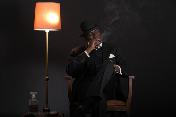 Retro african american gangster man wearing striped suit and tie - Фото, зображення