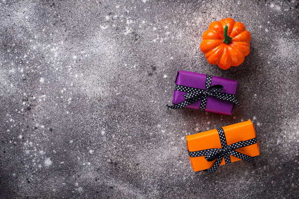 Halloween background with gift box - Photo, Image