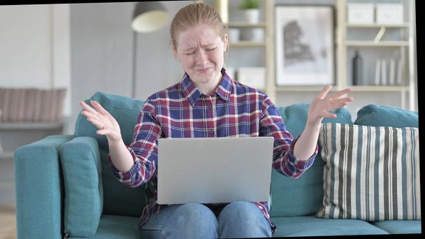 The Young Woman Disappointed With online Work - Foto, afbeelding