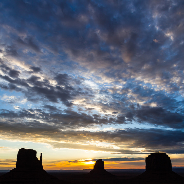 monument valley zonsopgang - Foto, afbeelding