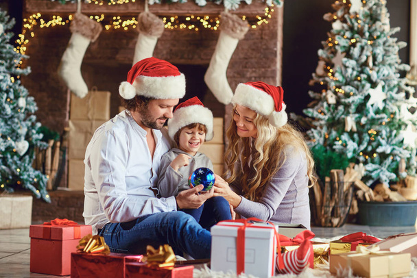 Happy family with gifts in the room at Christmas - Foto, Imagen