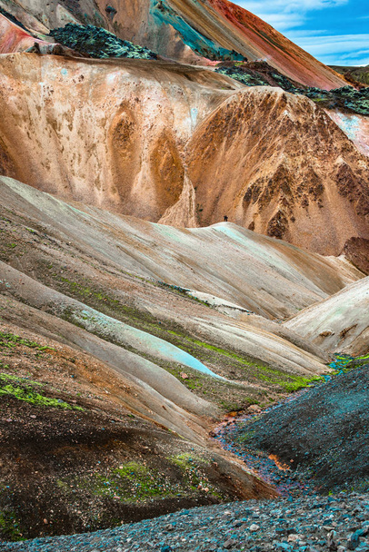 Värikäs sateenkaari kuin rhyoliitti tulivuori Landmannalauga
 - Valokuva, kuva
