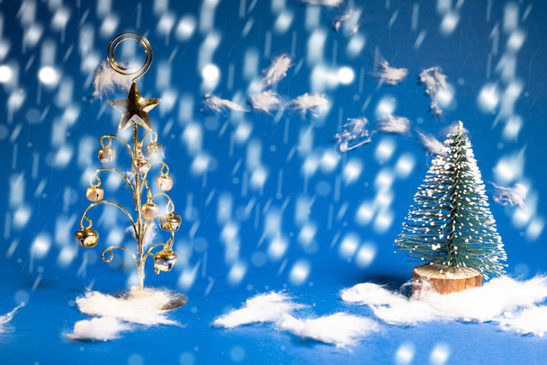 hermoso árbol de Navidad. juguete árbol de Navidad
 - Foto, imagen